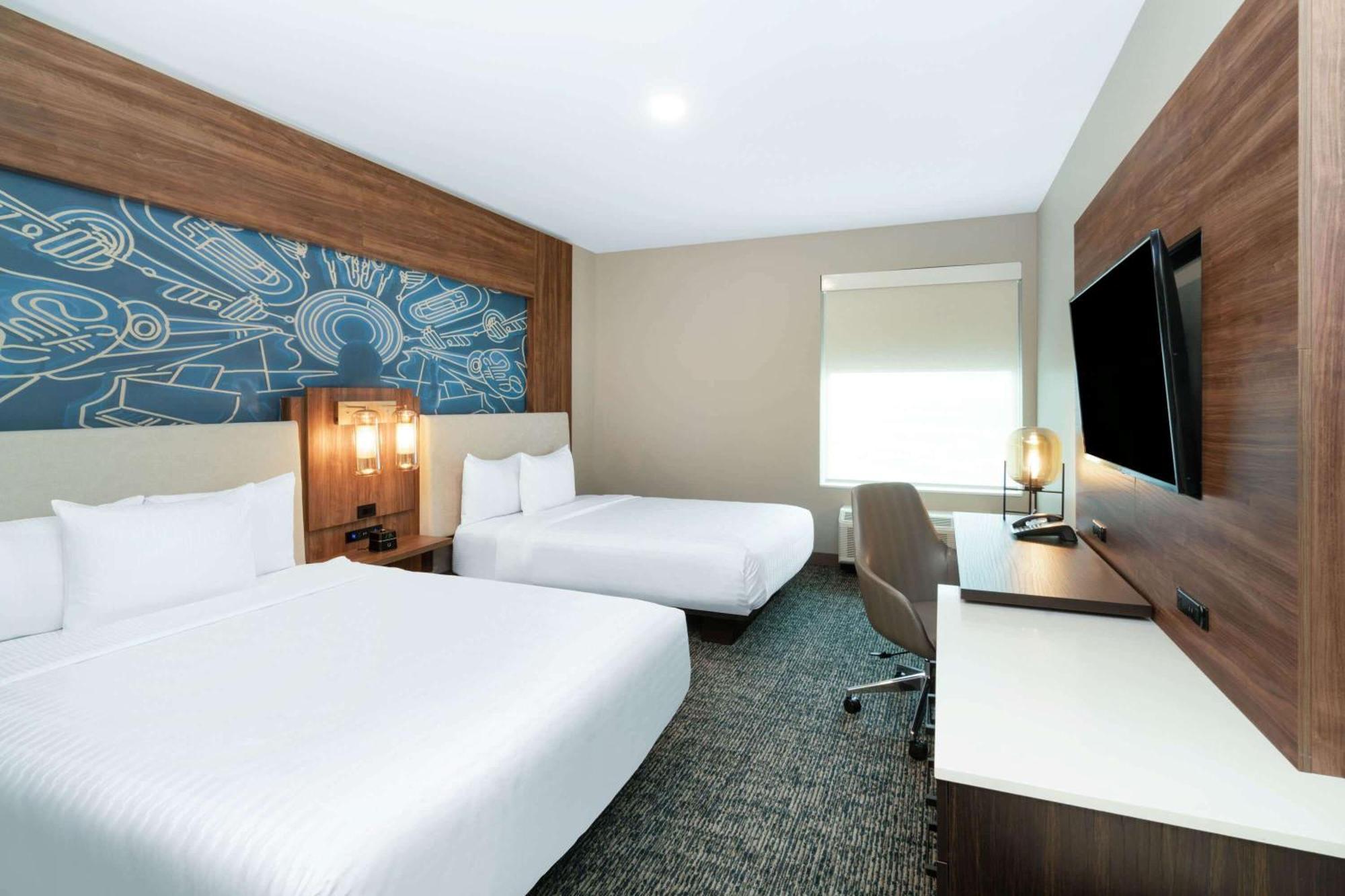 Queen Room with Stadium View - Non Smoking