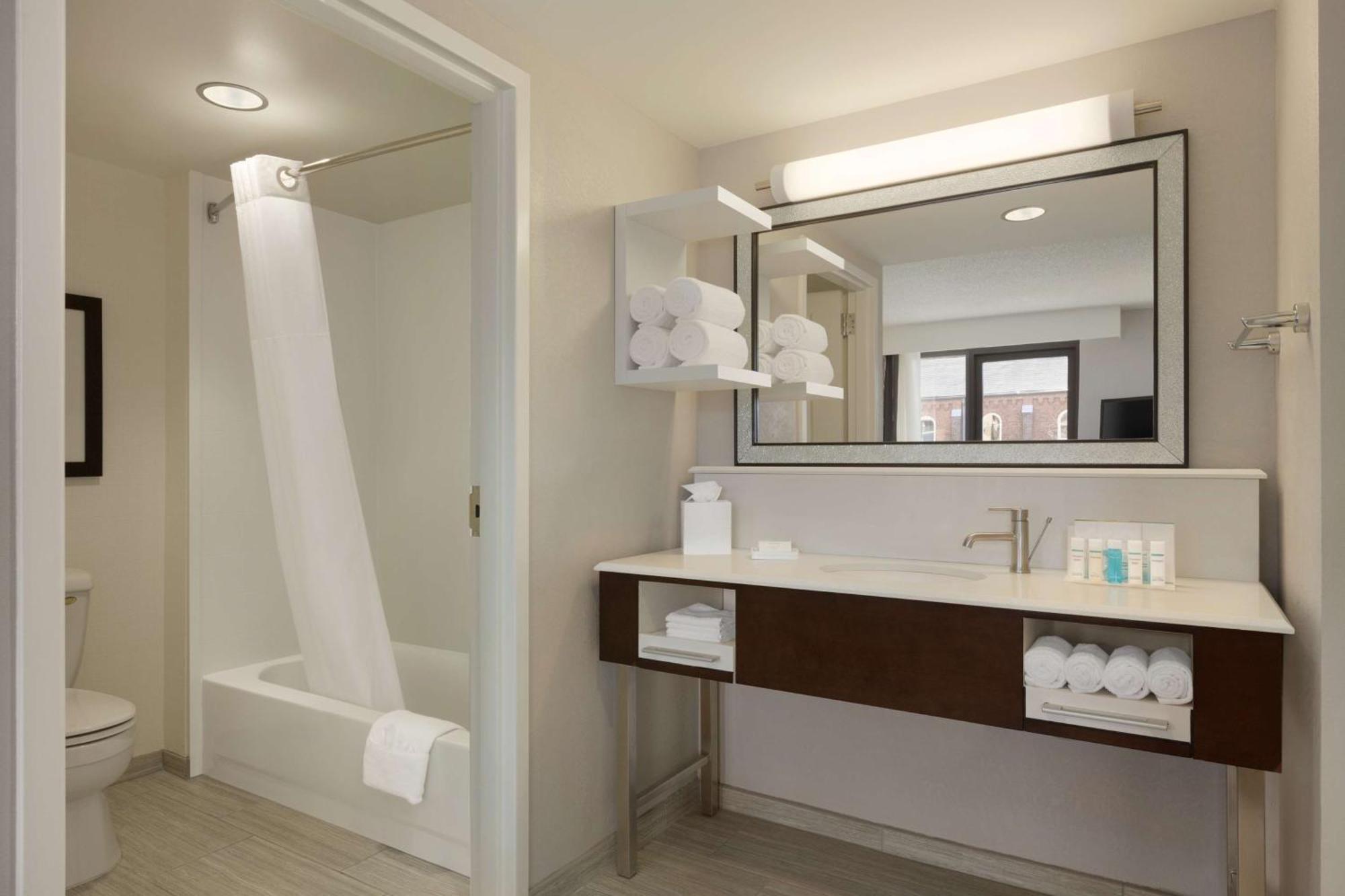 Queen Room with Two Queen Beds,1552301818:JPEG