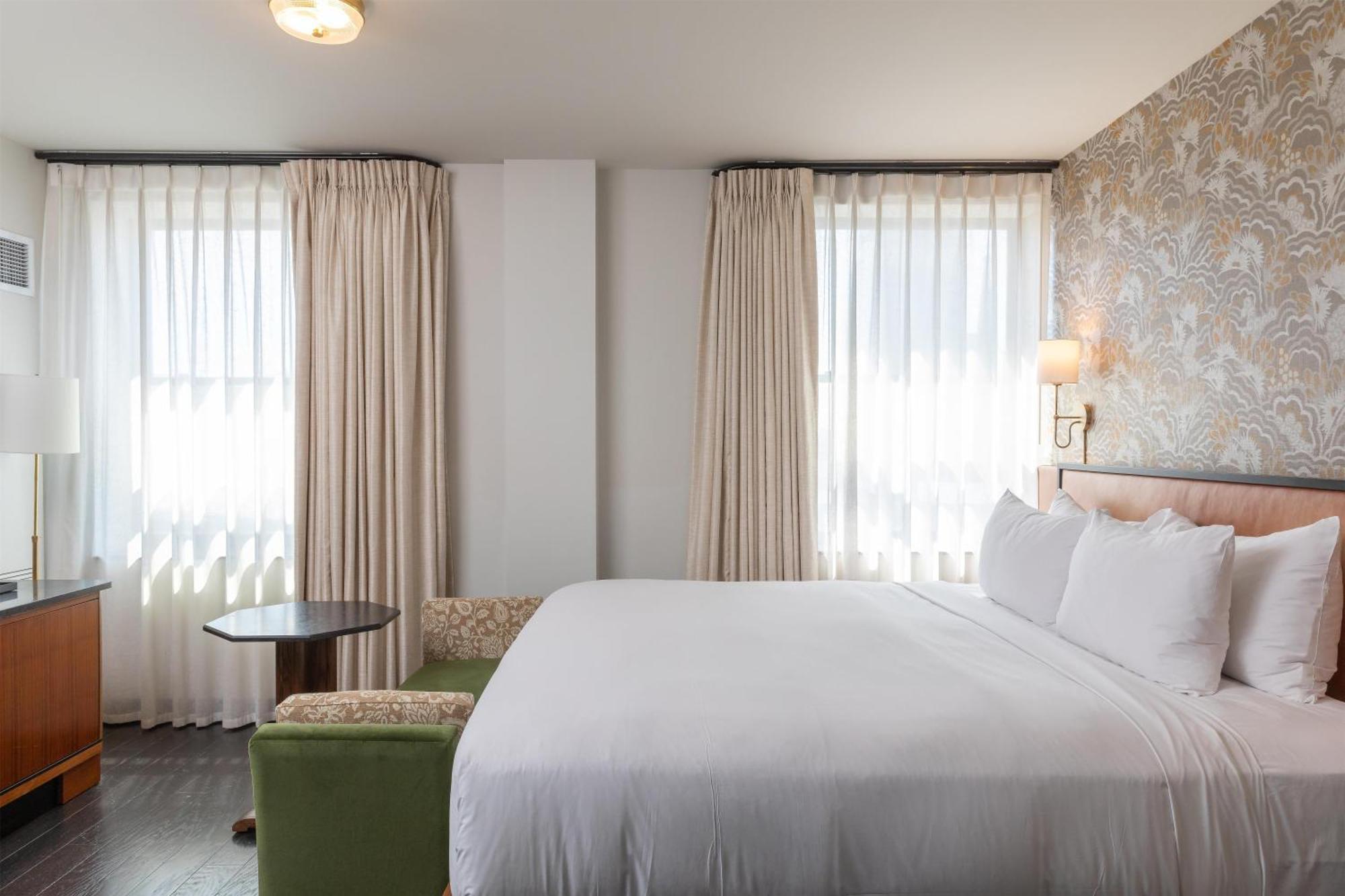 Deluxe King Room,1739505501:JPEG