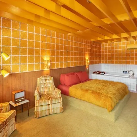 The Dive Motel And Swim Club-3