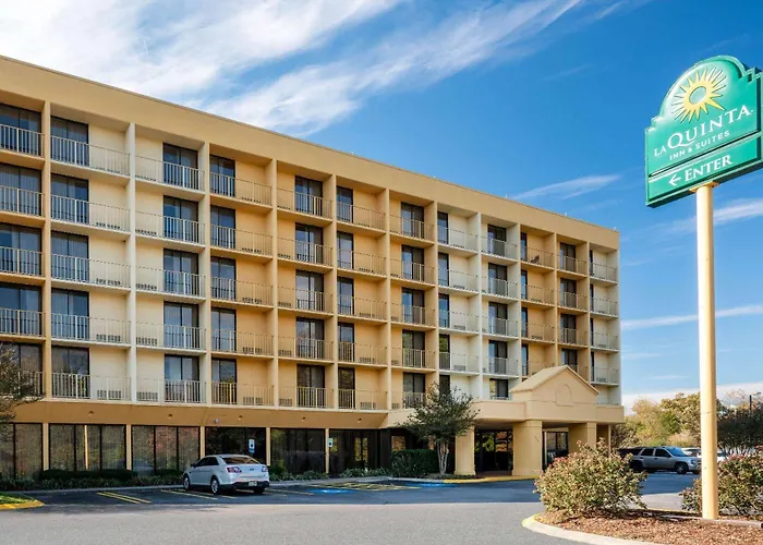 La Quinta Inn & Suites by Wyndham Nashville Airport/Opryland
