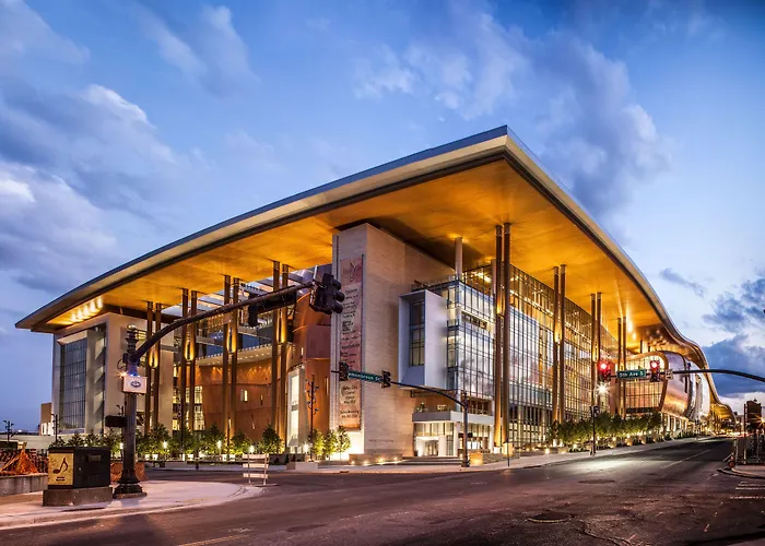 Nashville Pet Friendly HotelsLoews At Vanderbilt Plaza